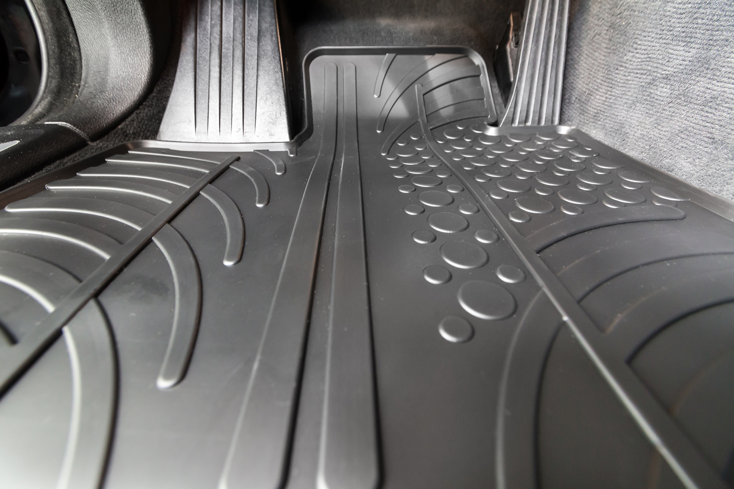 Design Gummi Fußmatten mit erhöhtem Farbe L200 passend Schwarz für Pick up 2015> tlg Rand Mitsubishi 4 Aroba passgenau Automatten Gummimatten 