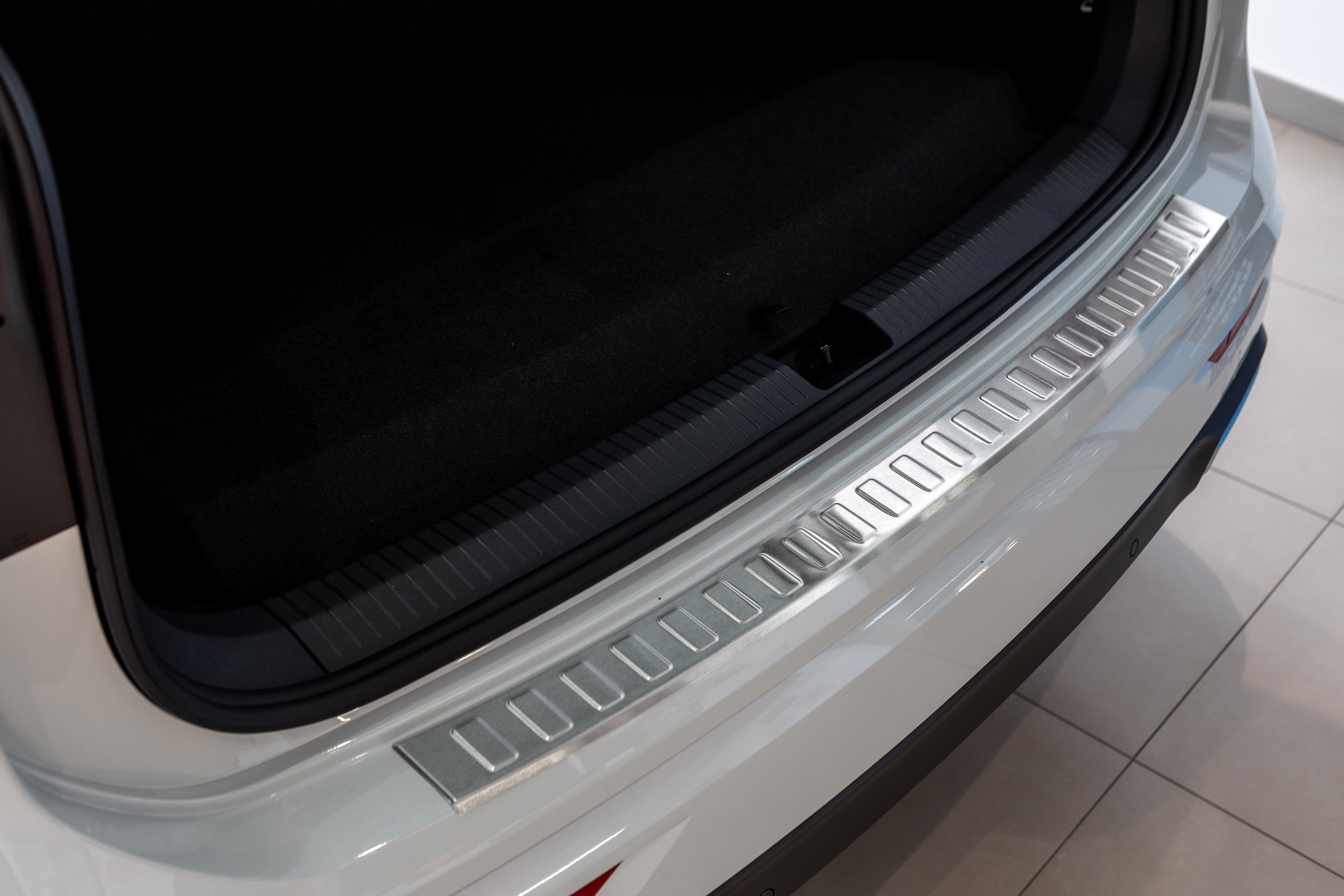 Edelstahl Gebürstet Ladekantenschutz kompatibel mit Silber Seat Tarraco Farbe Abkantung 01.2019> BJ. Aroba ab mit | passgenau