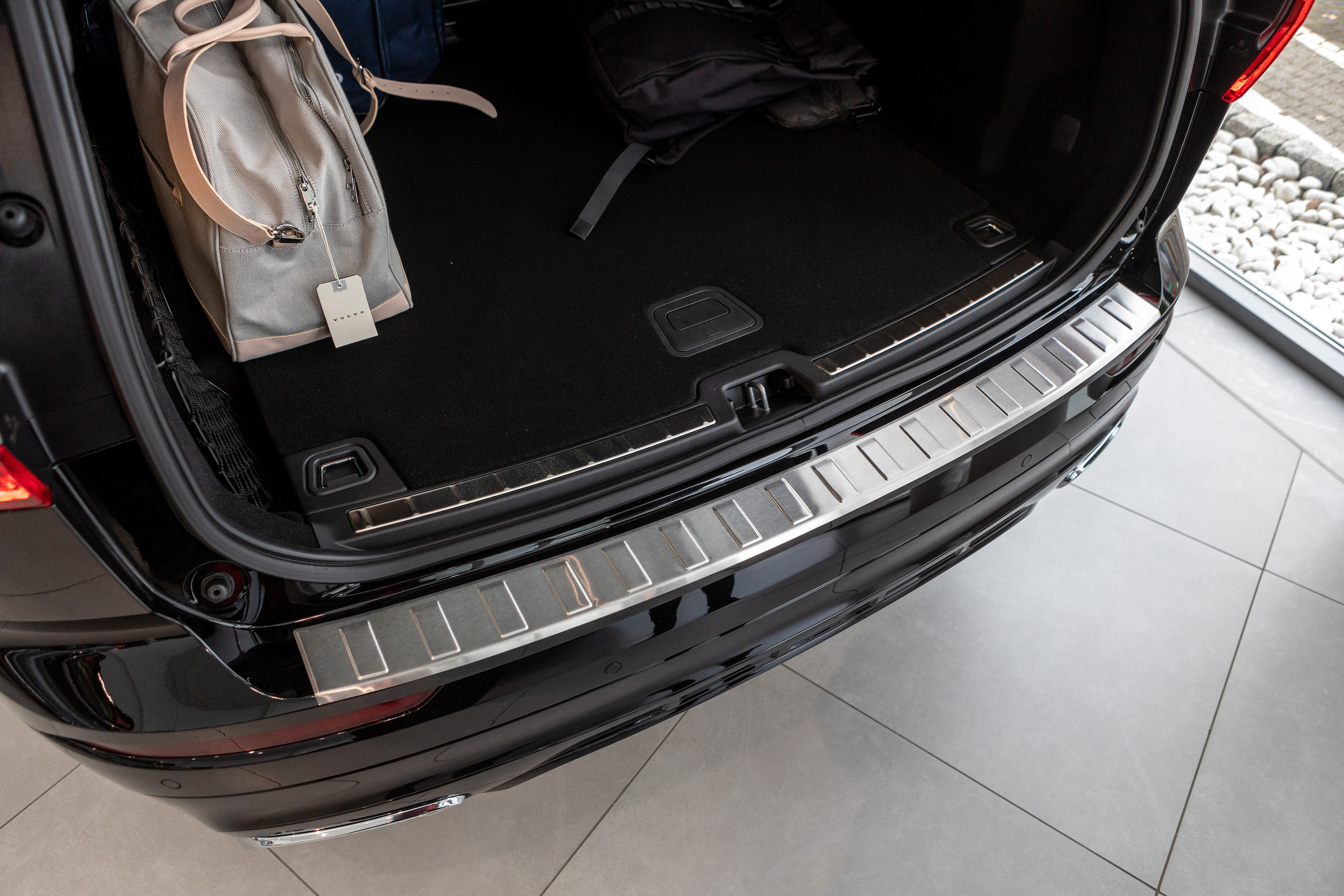 Aroba kompatibel BJ. Abkantung ab Volvo Farbe Edelstahl passgenau mit Silber Gebürstet mit | 07.2017> Ladekantenschutz XC60