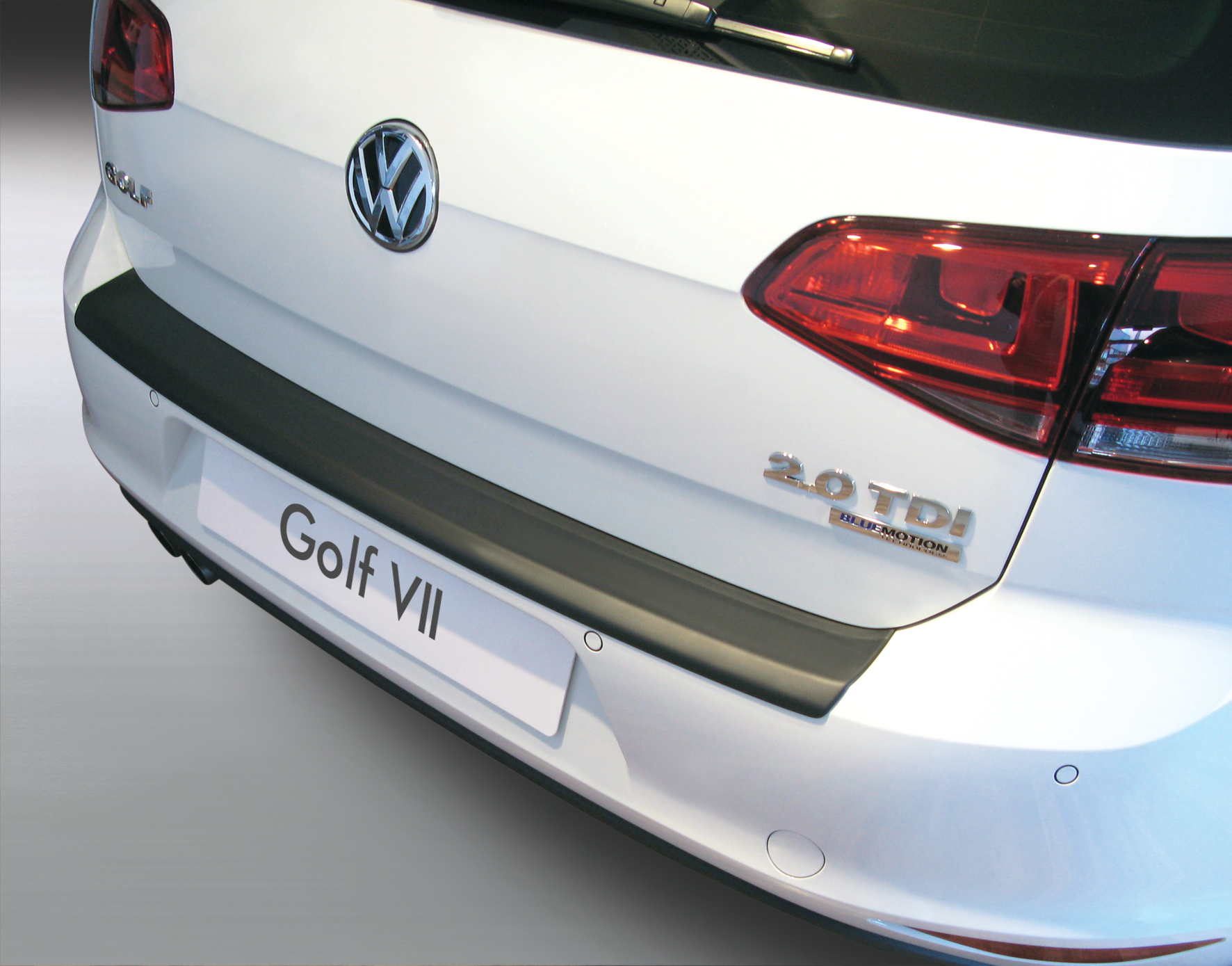 Ladekantenschutz mit Abkantung passend für Volkswagen Golf 7 VII 3 und 5  Türer, auch für GTI und R VW ab BJ. 11.2012> ABS Farbe schwarz