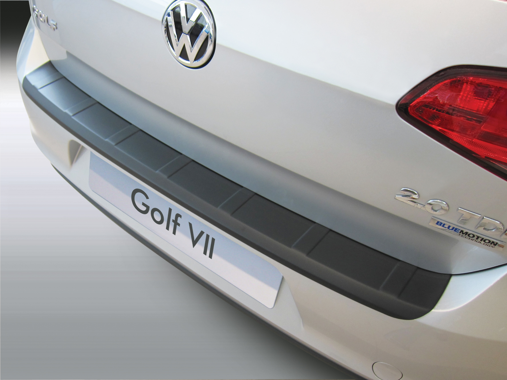 Ladekantenschutz mit Abkantung passend für Volkswagen Golf 7 VII 3 und 5  Türer auch für GTI und R (Ladekantenschutz in geriffelter Ausführung) VW ab  BJ. 11.2012> ABS Farbe schwarz