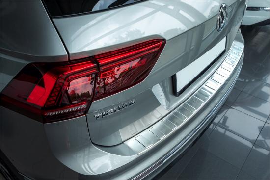 Edelstahl Gebürstet Ladekantenschutz kompatibel mit Volkswagen Tiguan  Allspace ab BJ. 09.2017> passgenau mit Abkantung Farbe Silber