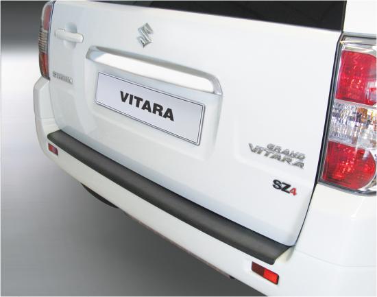 Ladekantenschutz mit Abkantung passend für Suzuki Grand Vitara 3 und 5  Türer ab BJ. 06.2010 bis 02.2015 (nur für Fahrzeuge ohne  Reserverad/Radhalter an der Heckklappe) ABS Farbe schwarz | Aroba
